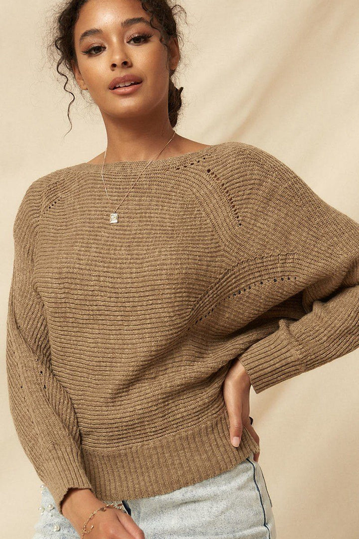 Ein gerippter Strickpullover