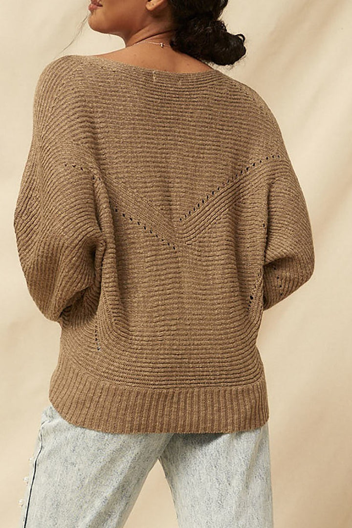 Ein gerippter Strickpullover
