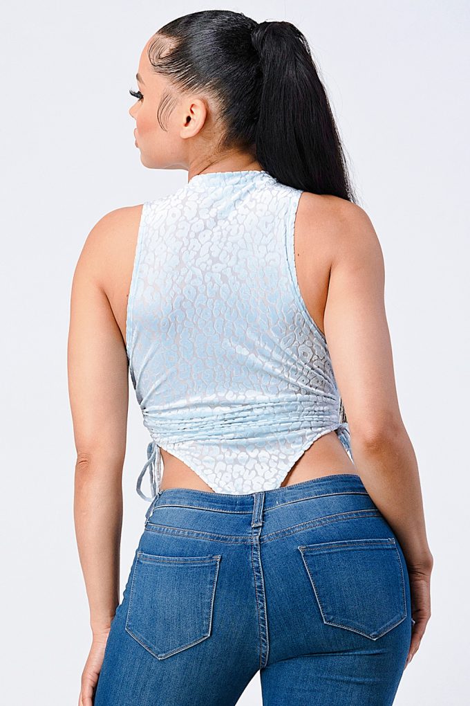 Samt-Bodysuit mit Leopardenmuster und seitlicher Raffung und extremem Schnitt