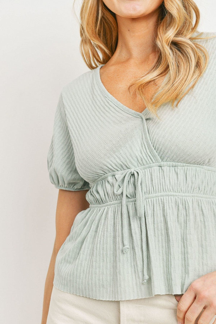 Oberteil mit Schnürung vorne und geschnittener Kante