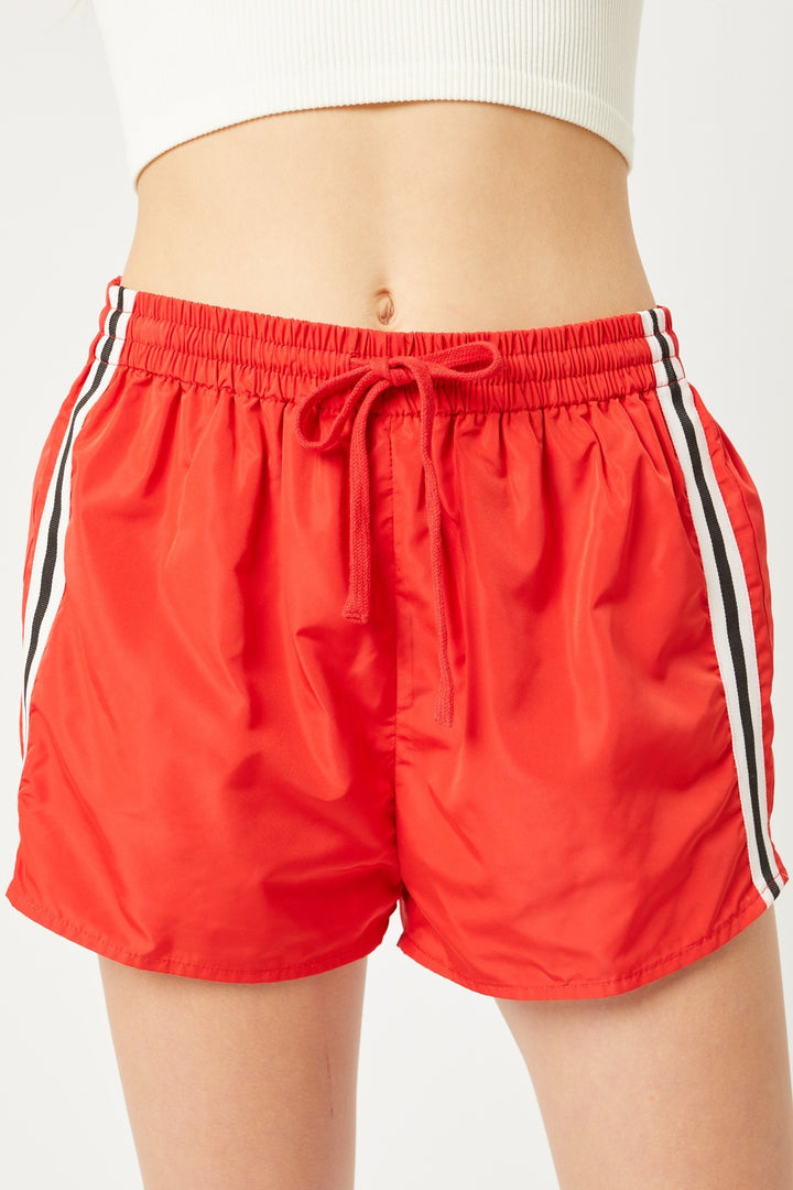 Ein Paar Windbreaker-Shorts