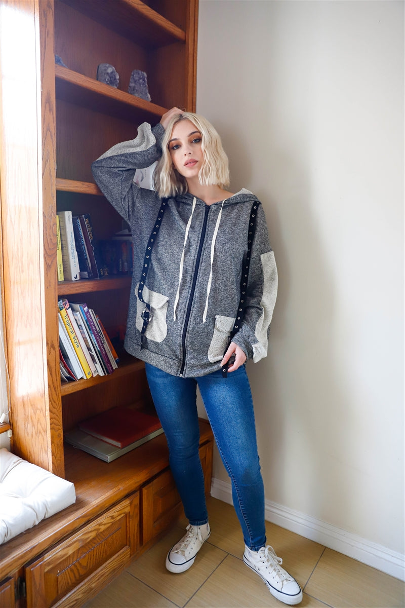 Kapuzenpullover mit Reißverschluss und Gürtel und umgekehrten Details