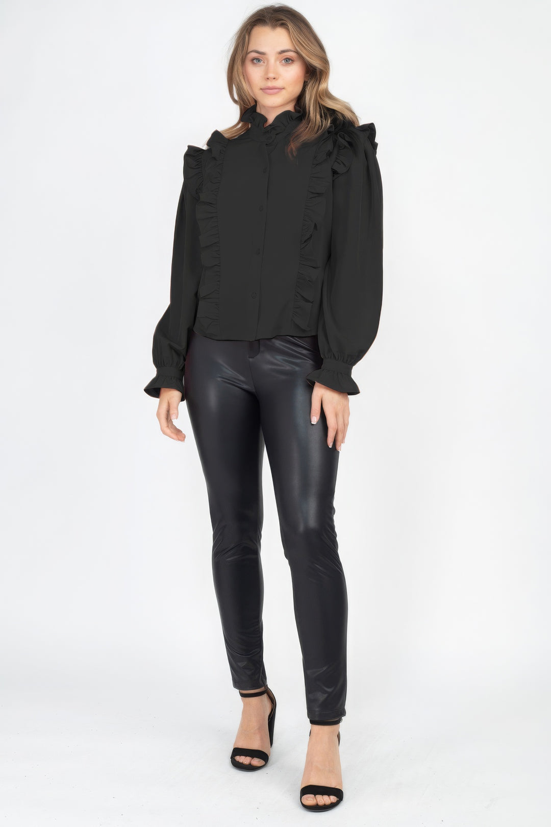 Gerüschtes Top mit Stehkragen und Knöpfen