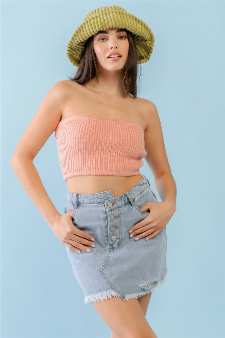 Dusty Peach – Trägerloses Crop-Top aus Strick