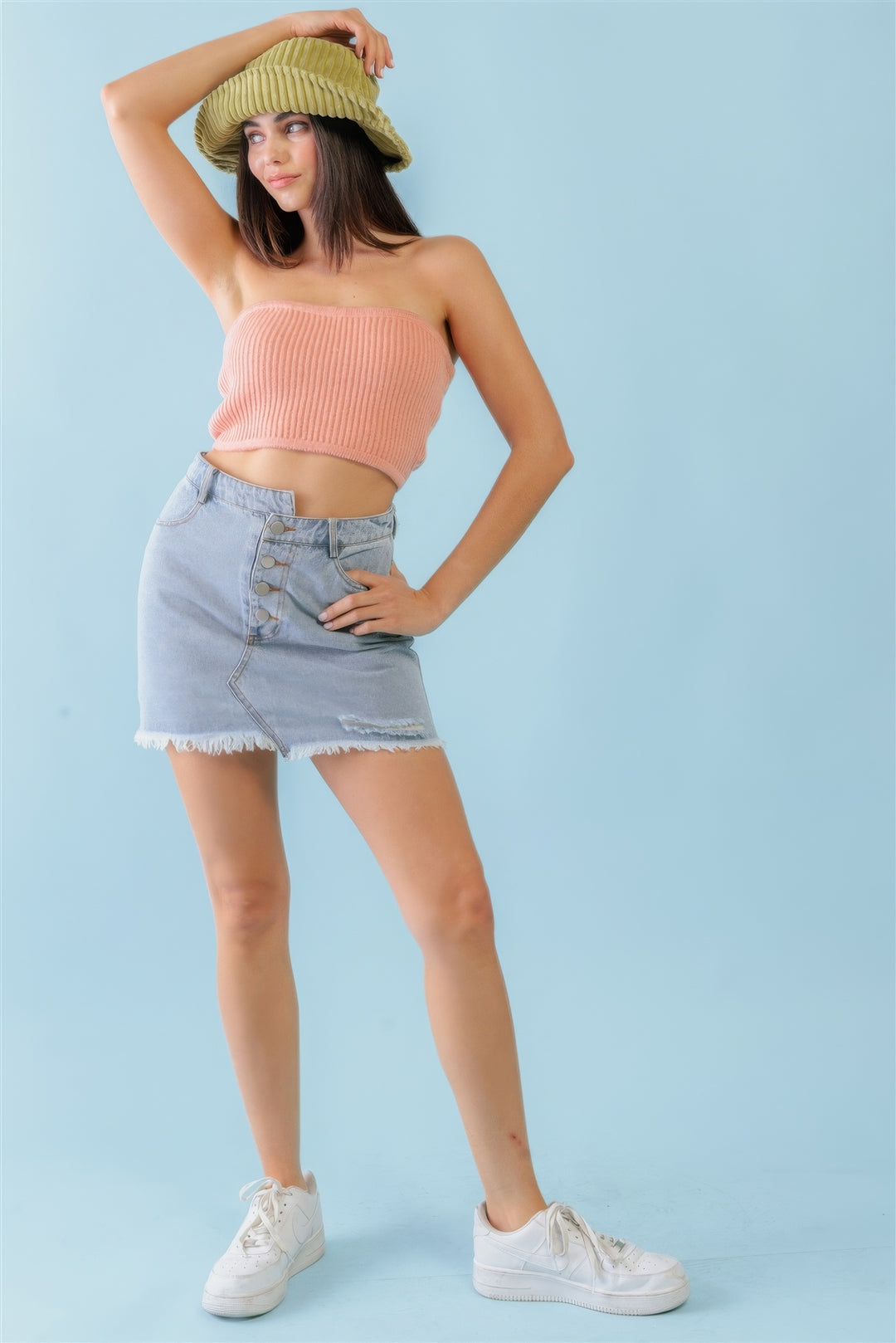 Dusty Peach – Trägerloses Crop-Top aus Strick