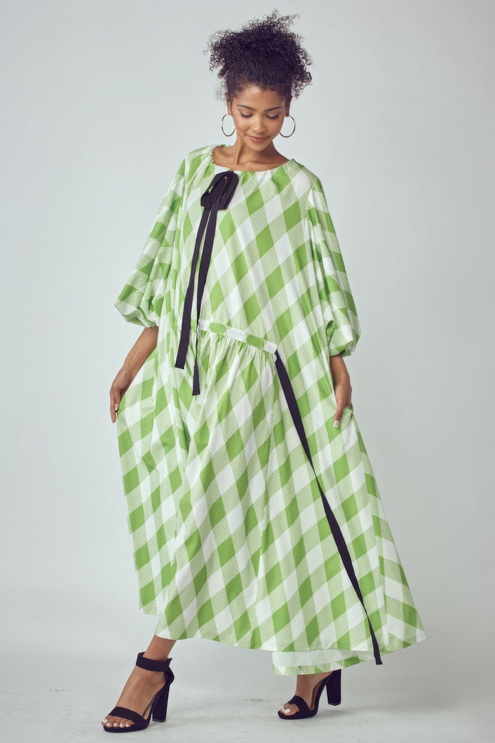 Sehr weit geschnittenes Kleid mit Ballonärmeln und Taschen