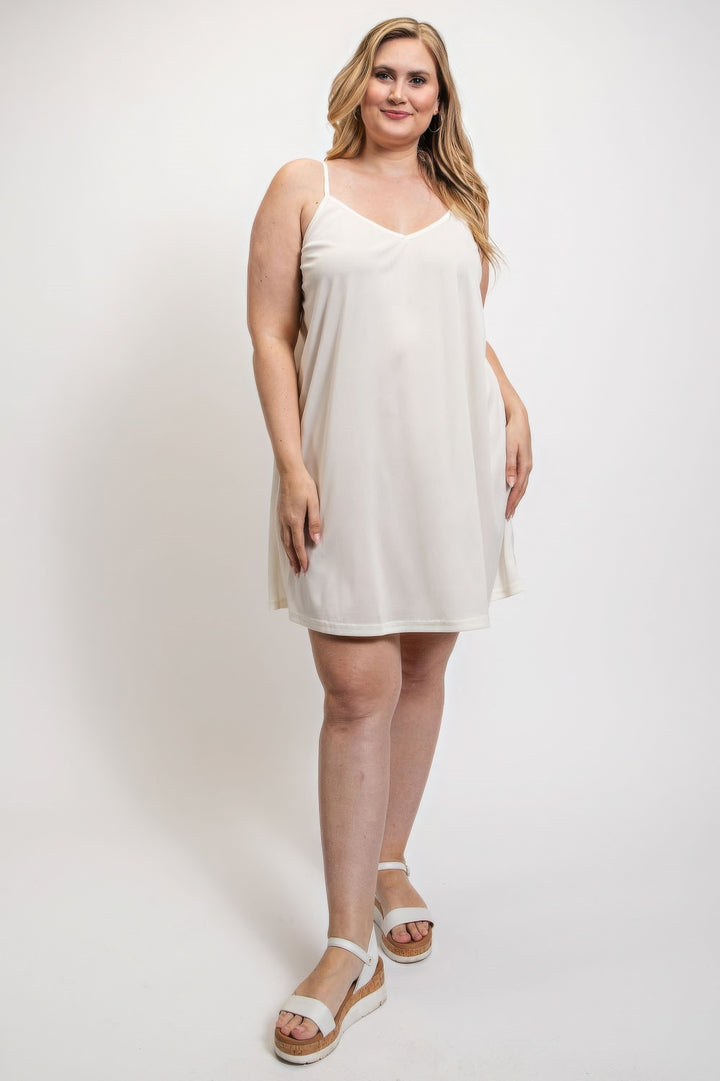 Unterkleid mit V-Ausschnitt und verstellbaren Trägern