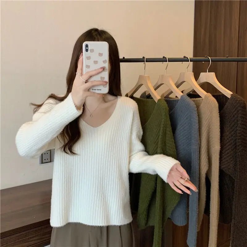 White V - neck Knitted Top - Derslash