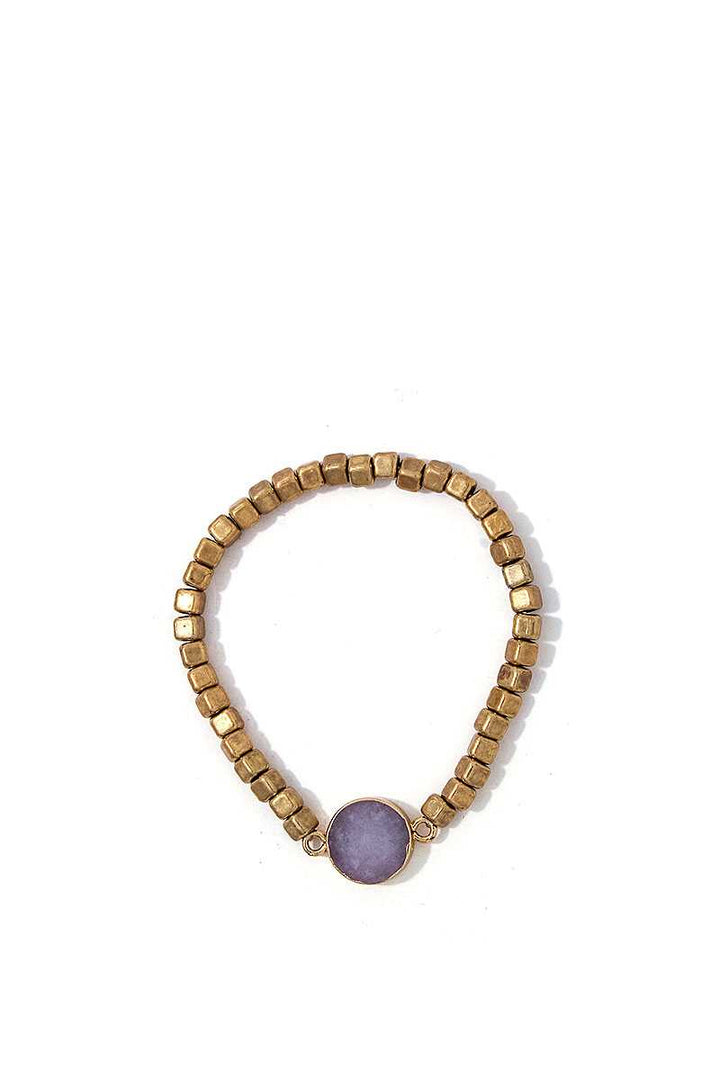 Modernes Armband mit mehreren Perlen und Steinen