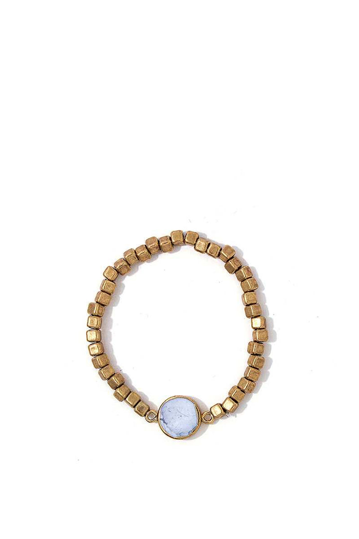 Modernes Armband mit mehreren Perlen und Steinen