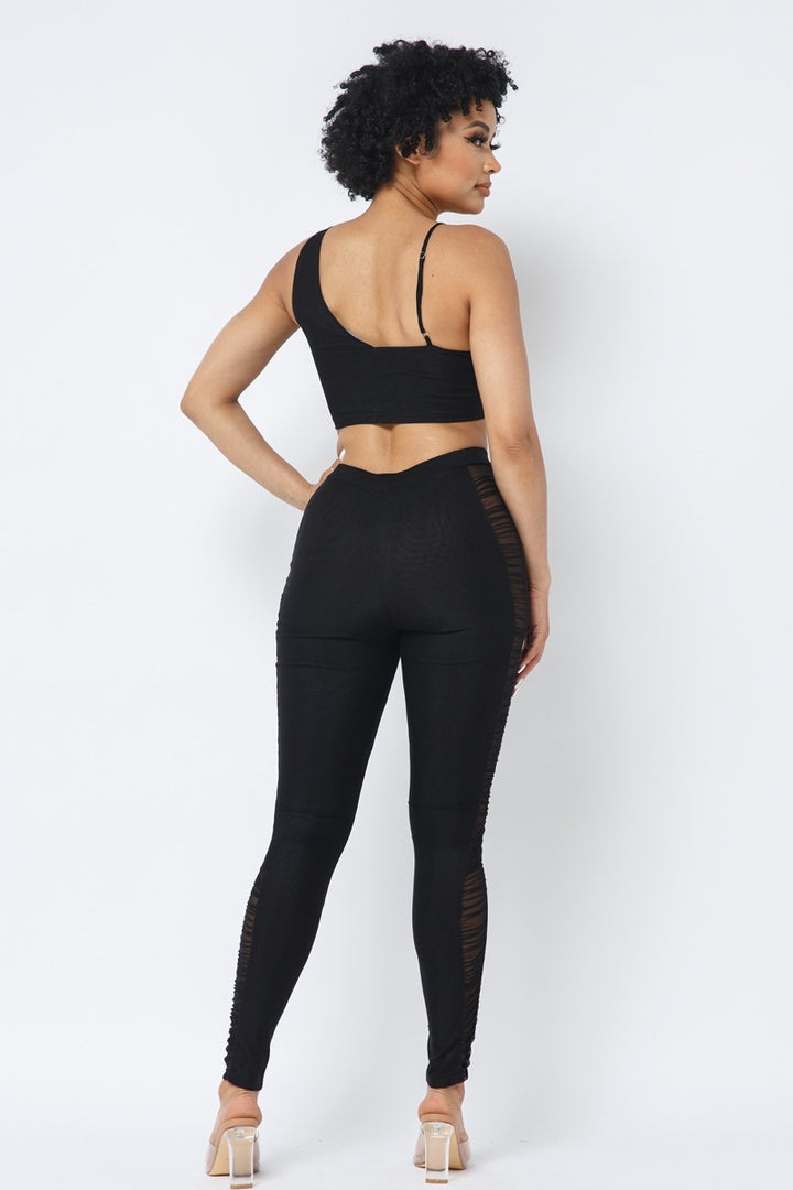 Verstellbares, gerüschtes Crop-Top mit Riemchen aus Netzstoff und passenden durchsichtigen Leggings mit Seiteneinsatz