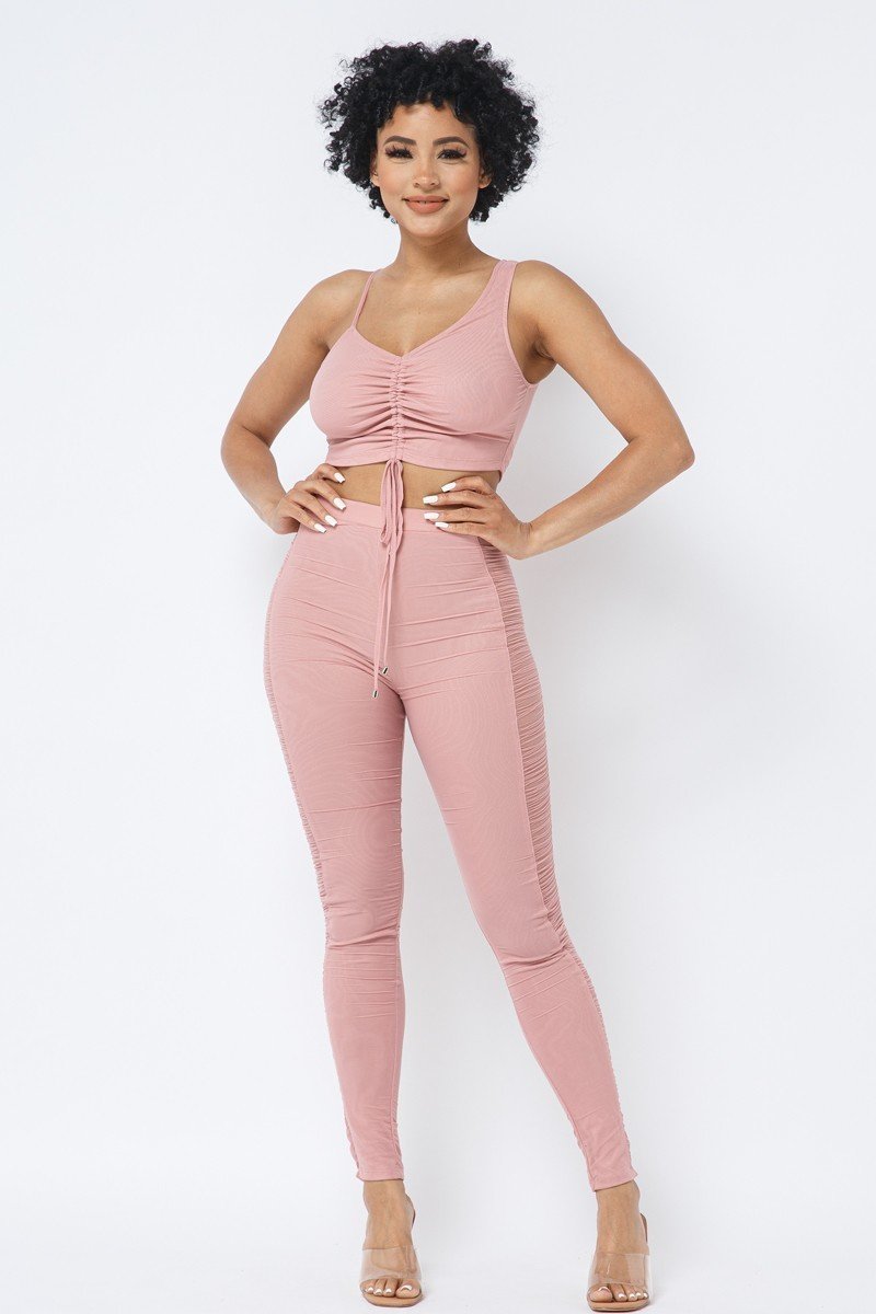 Verstellbares, gerüschtes Crop-Top mit Riemchen aus Netzstoff und passenden durchsichtigen Leggings mit Seiteneinsatz