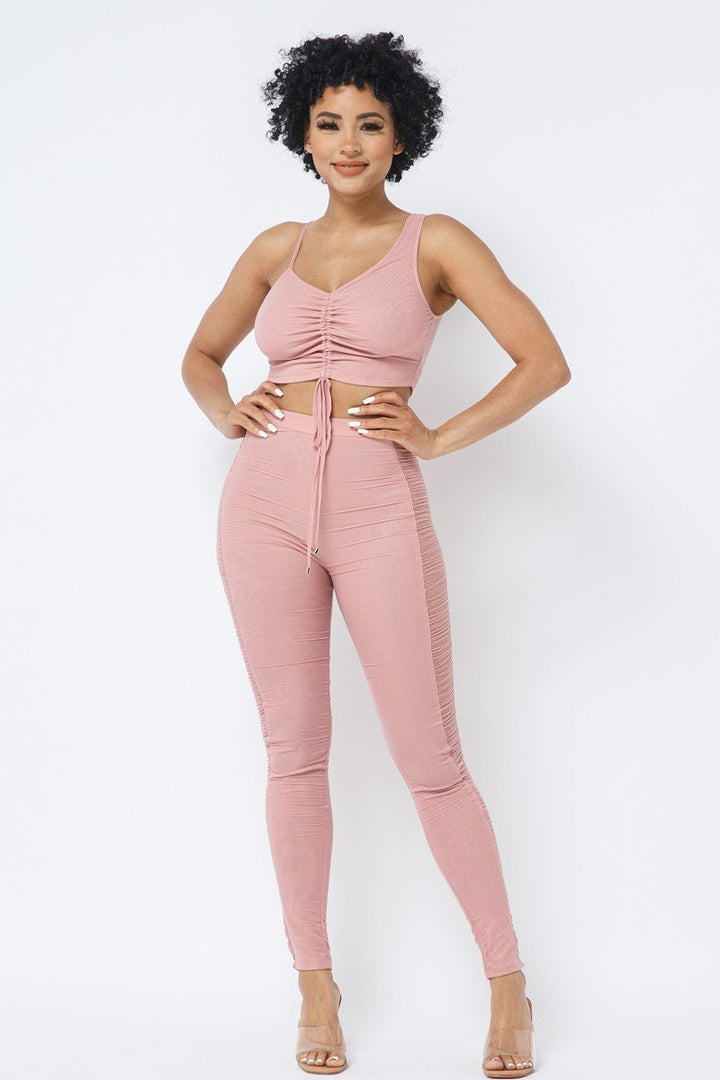 Verstellbares, gerüschtes Crop-Top mit Riemchen aus Netzstoff und passenden durchsichtigen Leggings mit Seiteneinsatz