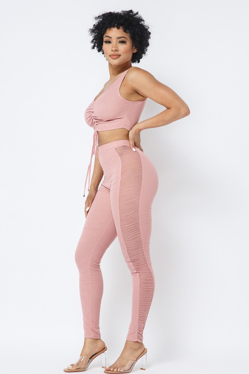 Verstellbares, gerüschtes Crop-Top mit Riemchen aus Netzstoff und passenden durchsichtigen Leggings mit Seiteneinsatz