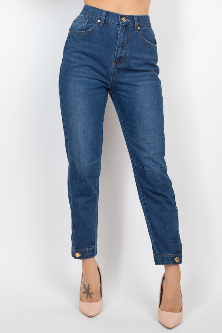 Mom-Jeans mit Manschettenknöpfen