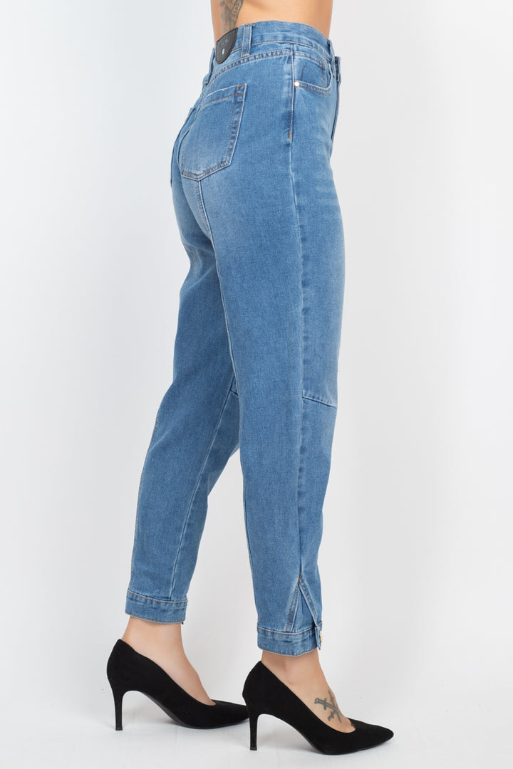 Mom-Jeans mit Manschettenknöpfen