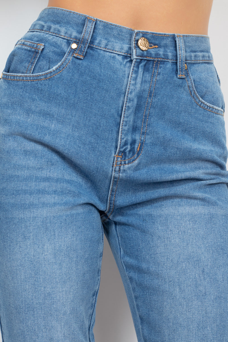 Mom-Jeans mit Manschettenknöpfen