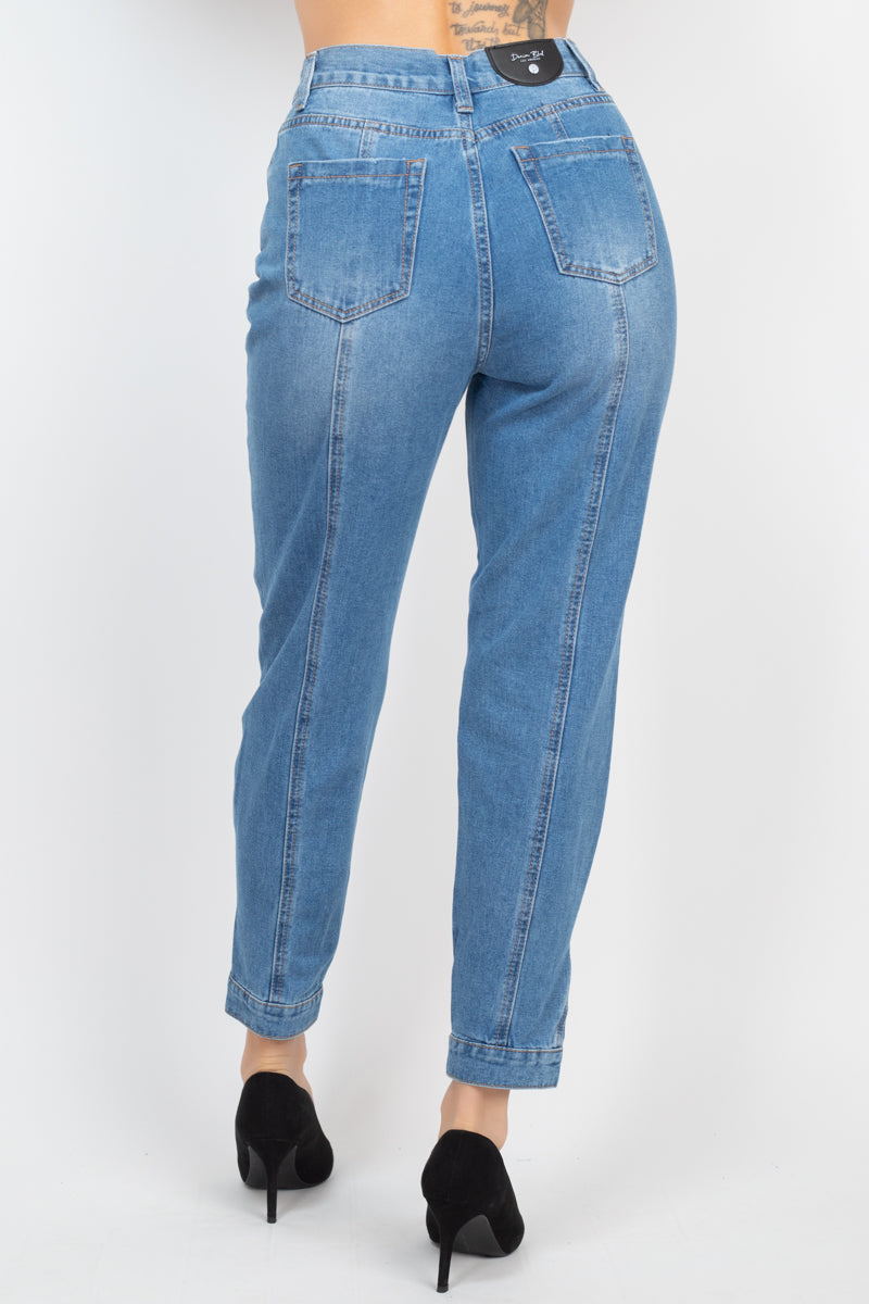 Mom-Jeans mit Manschettenknöpfen