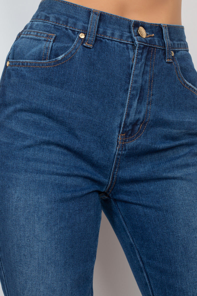 Mom-Jeans mit Manschettenknöpfen