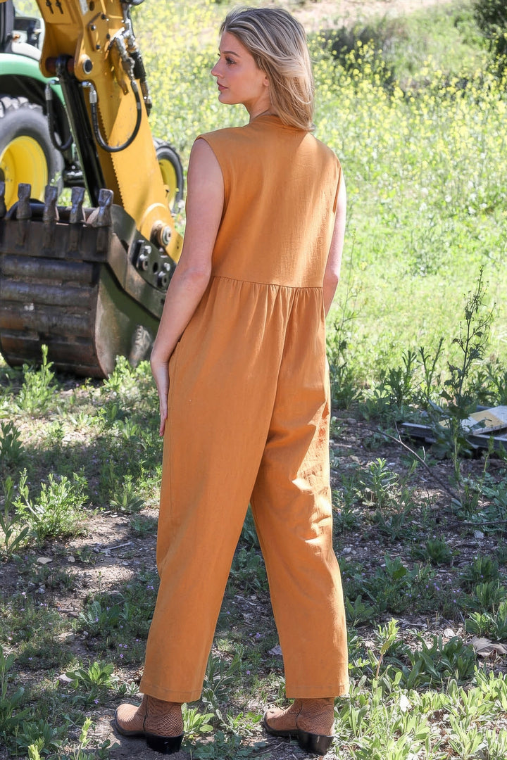 Ärmelloser Jumpsuit aus Baumwolle mit Knopfleiste vorne in Senfgelb
