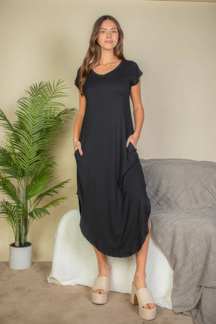Langes Kleid mit Fledermausärmeln und V-Ausschnitt und versteckter Tasche