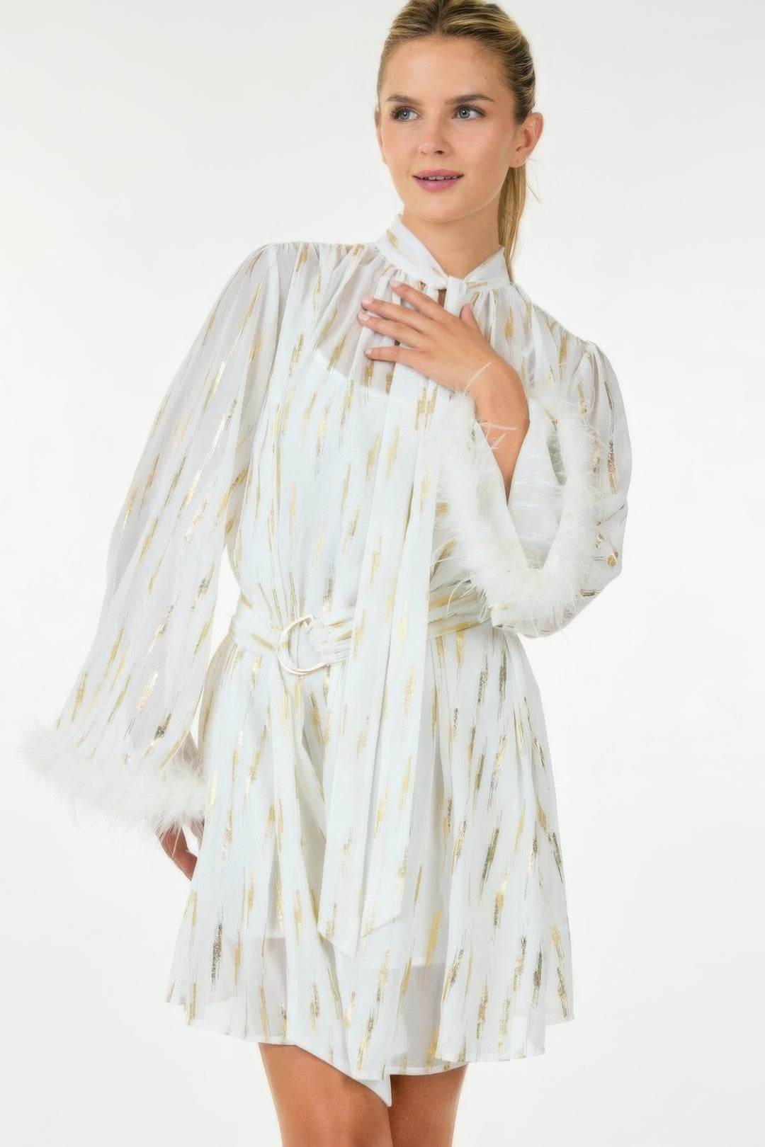 Kurzes Kleid mit Metallic-Print