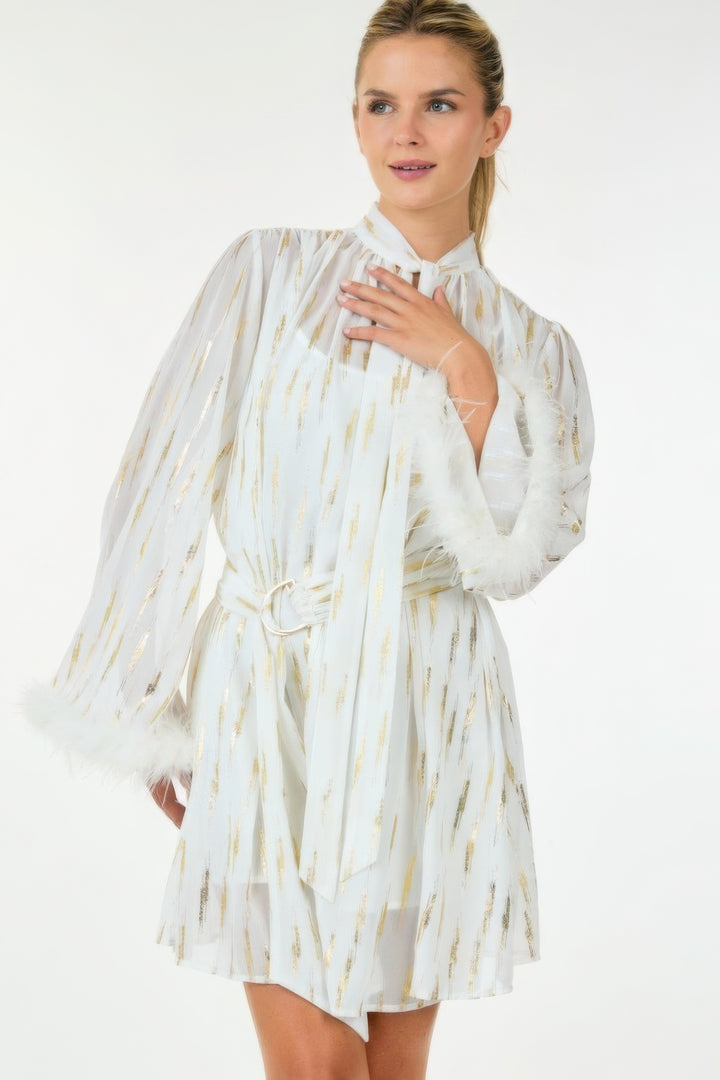 Kurzes Kleid mit Metallic-Print