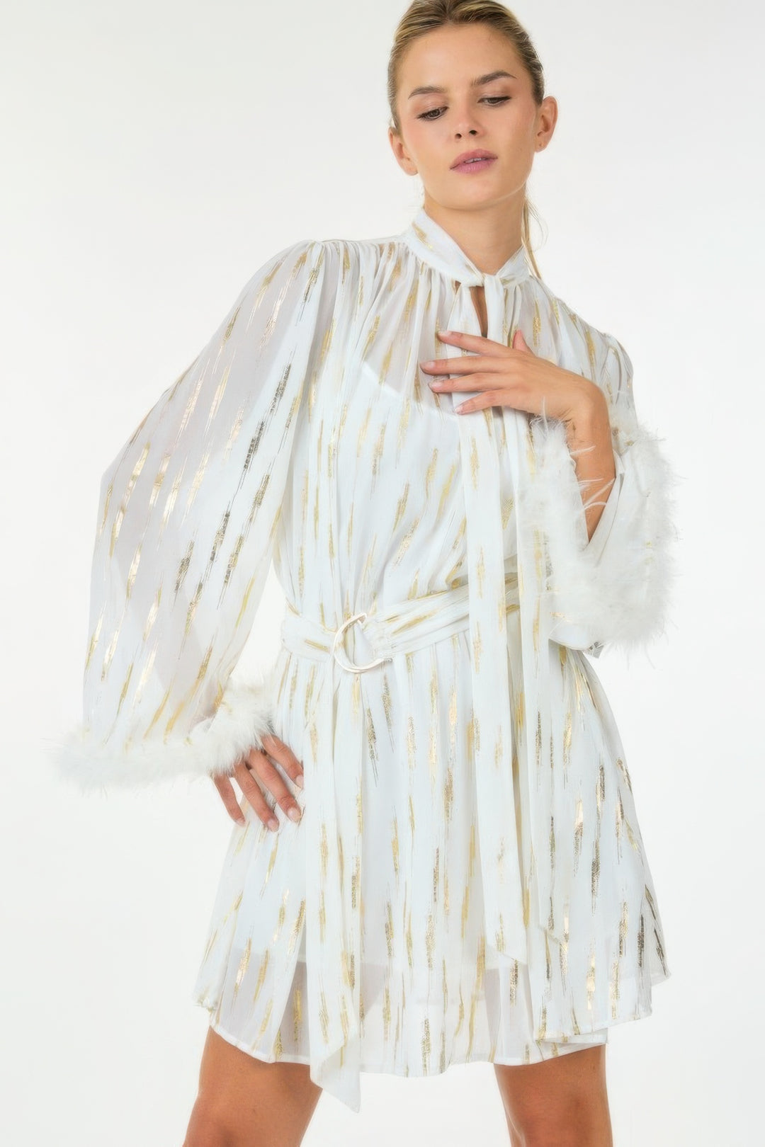 Kurzes Kleid mit Metallic-Print