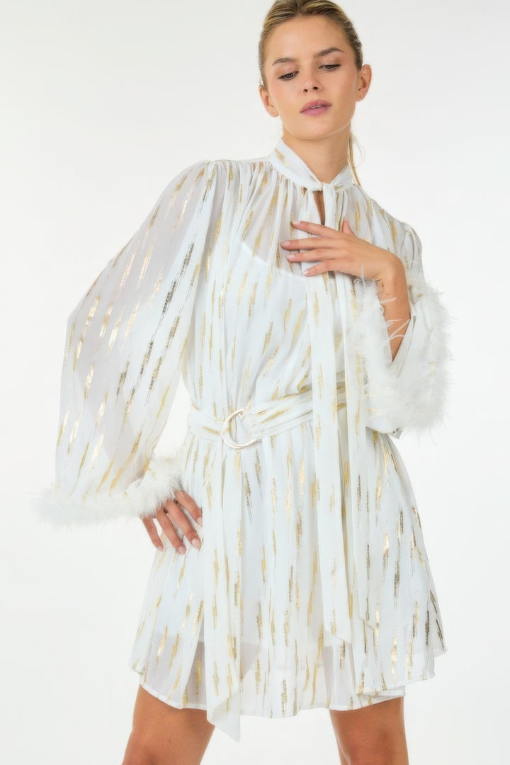 Kurzes Kleid mit Metallic-Print