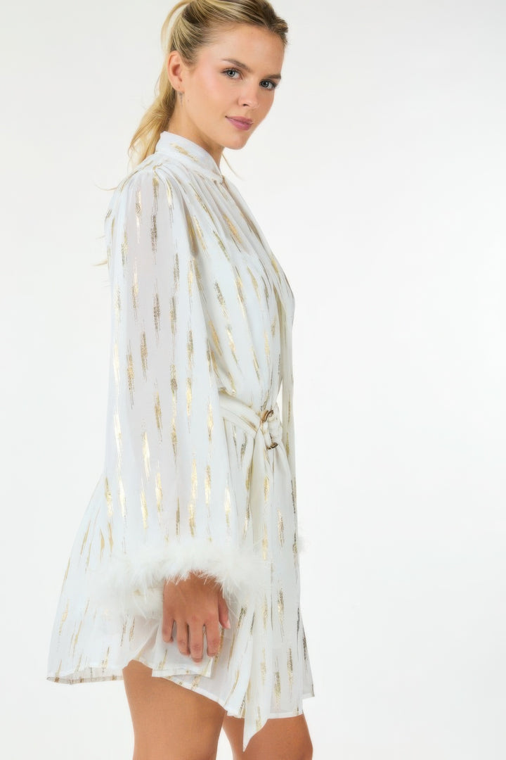 Kurzes Kleid mit Metallic-Print