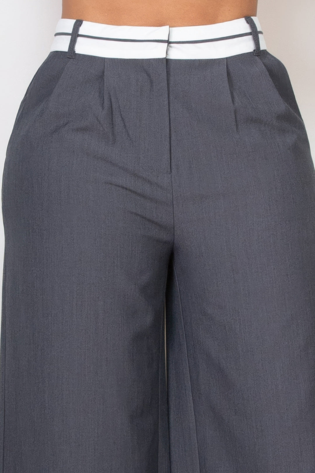 Hose mit doppeltem Bund und Falten